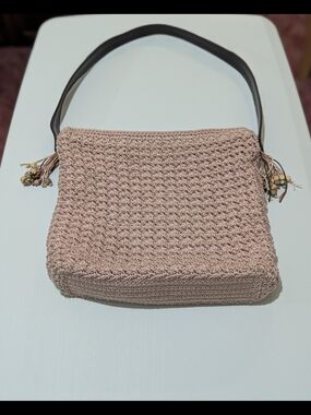 The Sak Crochet Shoulder Bag Neutral Beige Pink Knit Leather Strap Boho Handbag